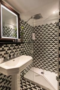 The Chess Hotel Paris