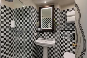 The Chess Hotel Paris